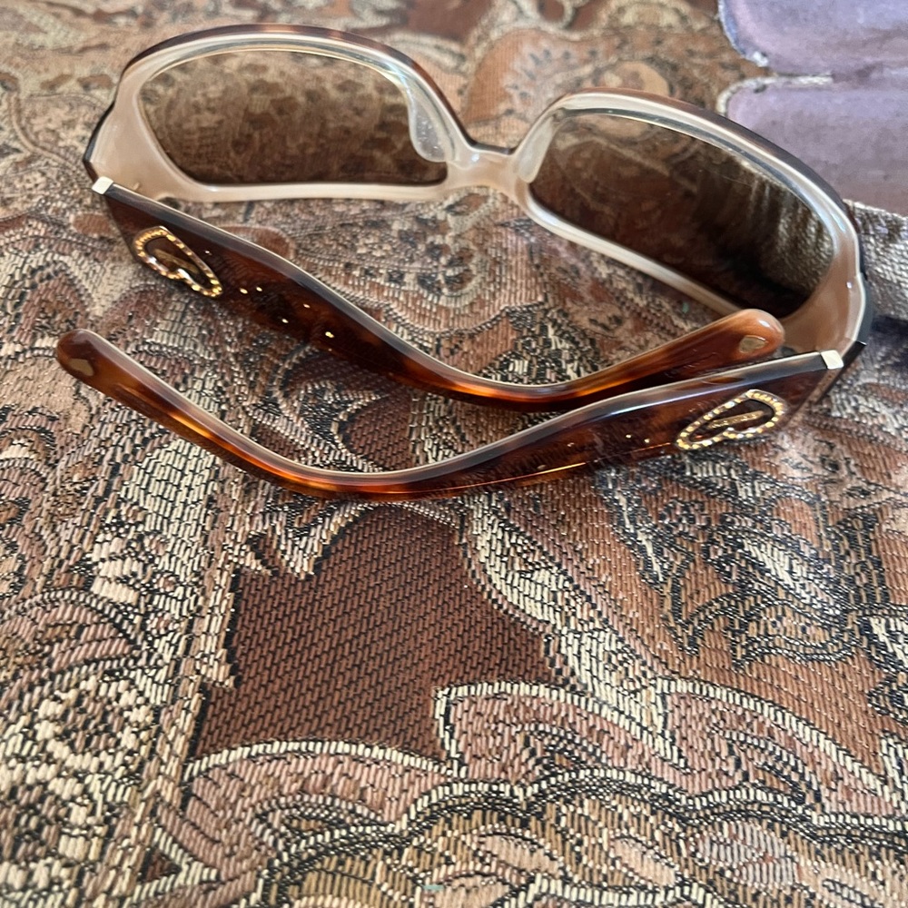 Genuine Coach Woman’s Sunglasses - Picture 6 of 8